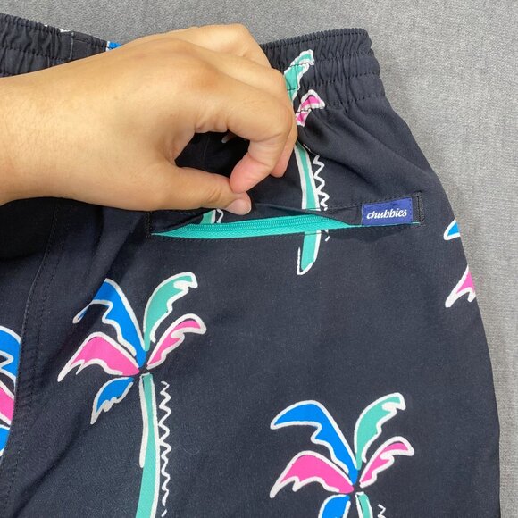 Chubbies Mens Medium Swim Trunks 5.5" Inseam Black Palm Tree Print Mesh Lining - Picture 3 of 16